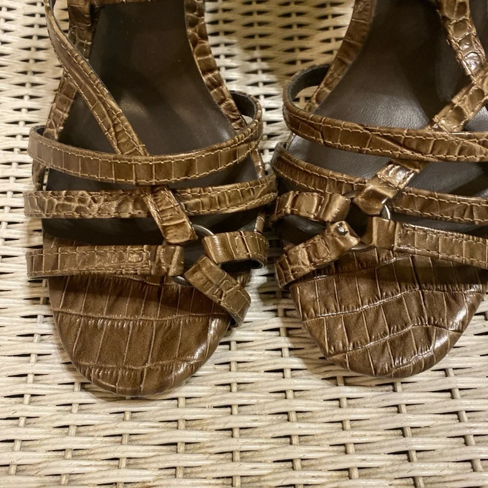 Tory Burch Brown Croc Embossed Sandals size 9